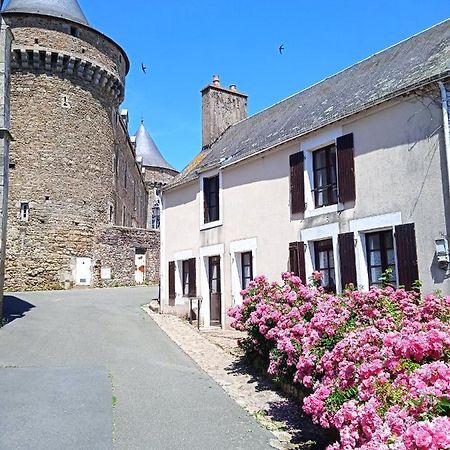 Charming Detached 2 Bedroom Ancient House In Medieval Quarter Of A Small Town In The Pays De La Loire, France Sillé-le-Guillaume Dış mekan fotoğraf