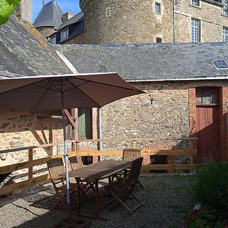 Charming Detached 2 Bedroom Ancient House In Medieval Quarter Of A Small Town In The Pays De La Loire, France Sillé-le-Guillaume Dış mekan fotoğraf