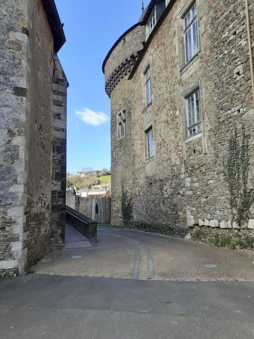 Charming Detached 2 Bedroom Ancient House In Medieval Quarter Of A Small Town In The Pays De La Loire, France Sillé-le-Guillaume Dış mekan fotoğraf