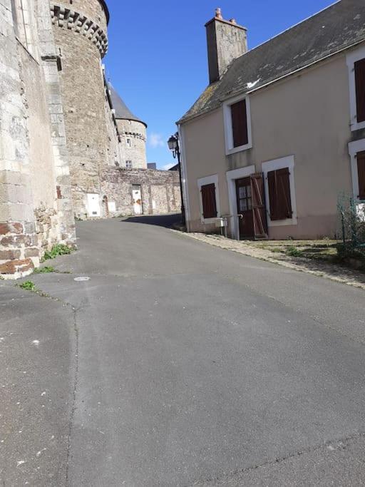Charming Detached 2 Bedroom Ancient House In Medieval Quarter Of A Small Town In The Pays De La Loire, France Sillé-le-Guillaume Dış mekan fotoğraf