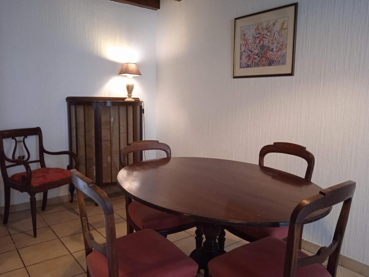 Charming Detached 2 Bedroom Ancient House In Medieval Quarter Of A Small Town In The Pays De La Loire, France Sillé-le-Guillaume Dış mekan fotoğraf