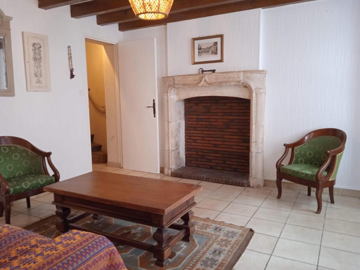 Charming Detached 2 Bedroom Ancient House In Medieval Quarter Of A Small Town In The Pays De La Loire, France Sillé-le-Guillaume Dış mekan fotoğraf