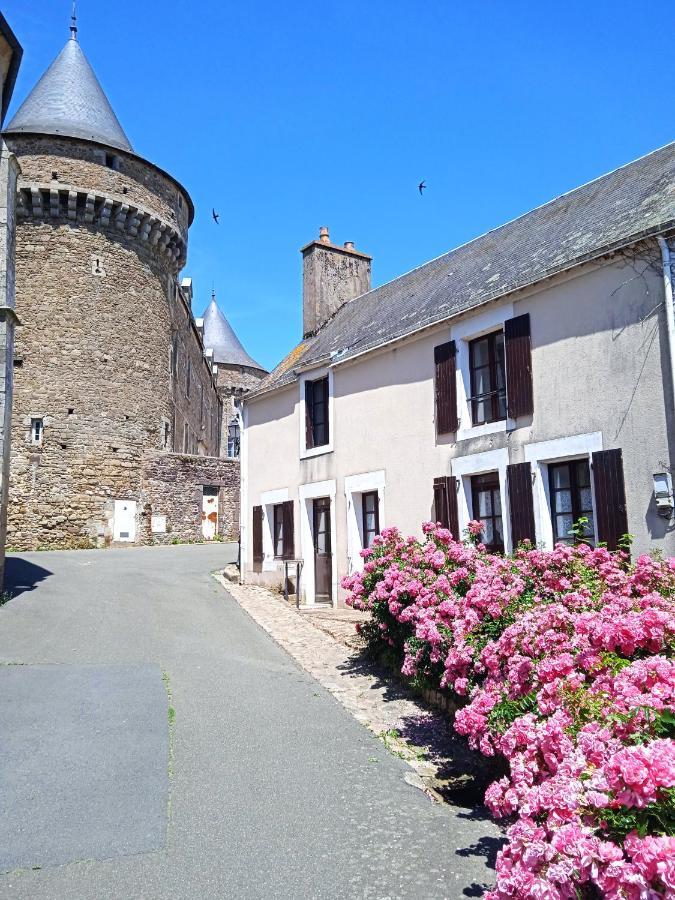 Charming Detached 2 Bedroom Ancient House In Medieval Quarter Of A Small Town In The Pays De La Loire, France Sillé-le-Guillaume Dış mekan fotoğraf
